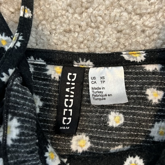 Short Black flower dress with decorative stings on the shoulders. - Picture 2 of 2